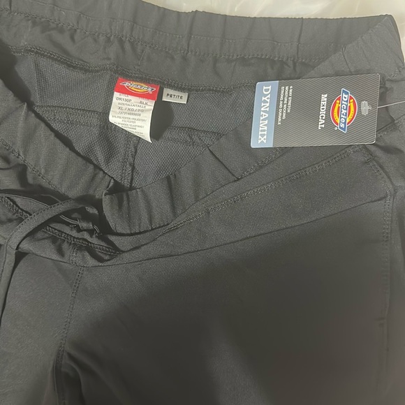 Dynamix Scrubs for Women, Drawstring Cargo Pants‎ for Women DK130 NWT Petite XL - Picture 5 of 6